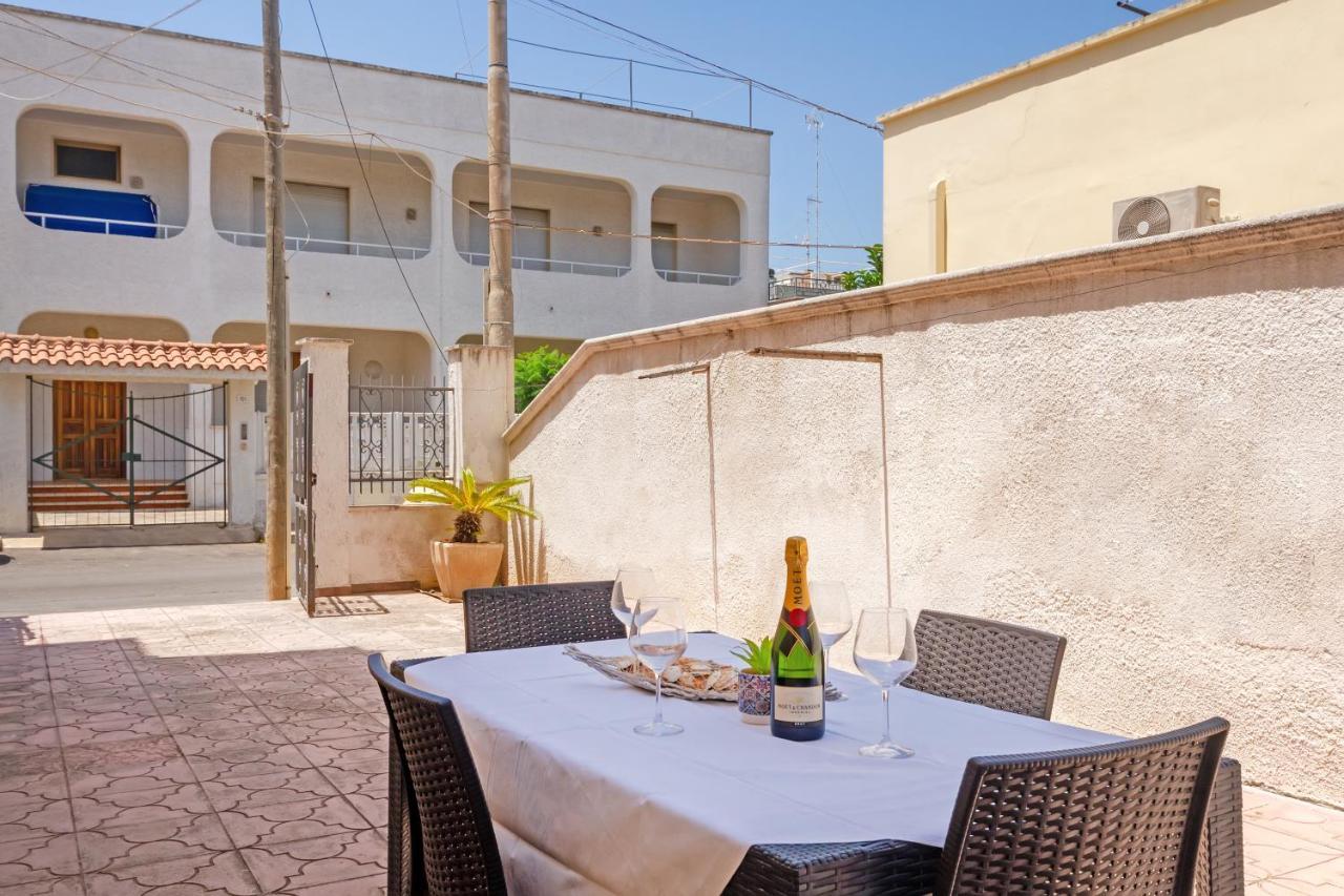Air-Conditioned Villa 300 Meters From Porto Cesareo Beach With Parking Екстер'єр фото